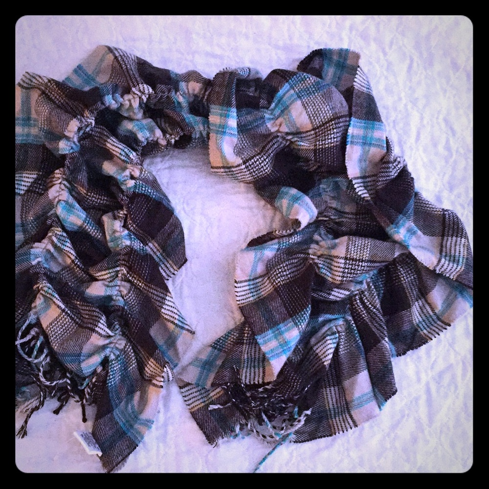 Multi-colored ruffled scarf NWOT